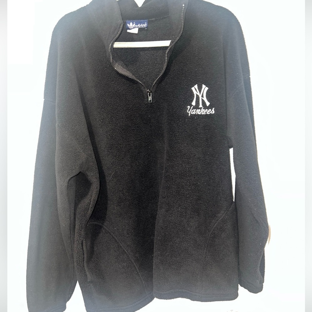 Yankees adidas vintage black fleece pull over and a size large. Preowned